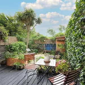  Holiday home Victoria Park 2 Bedroom House W/ Garden & Parking
